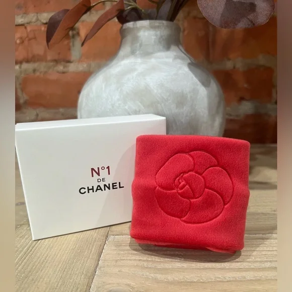 CHANEL | Accessories | Nib Chanel N Exclusive Red Camellia  display picture 2